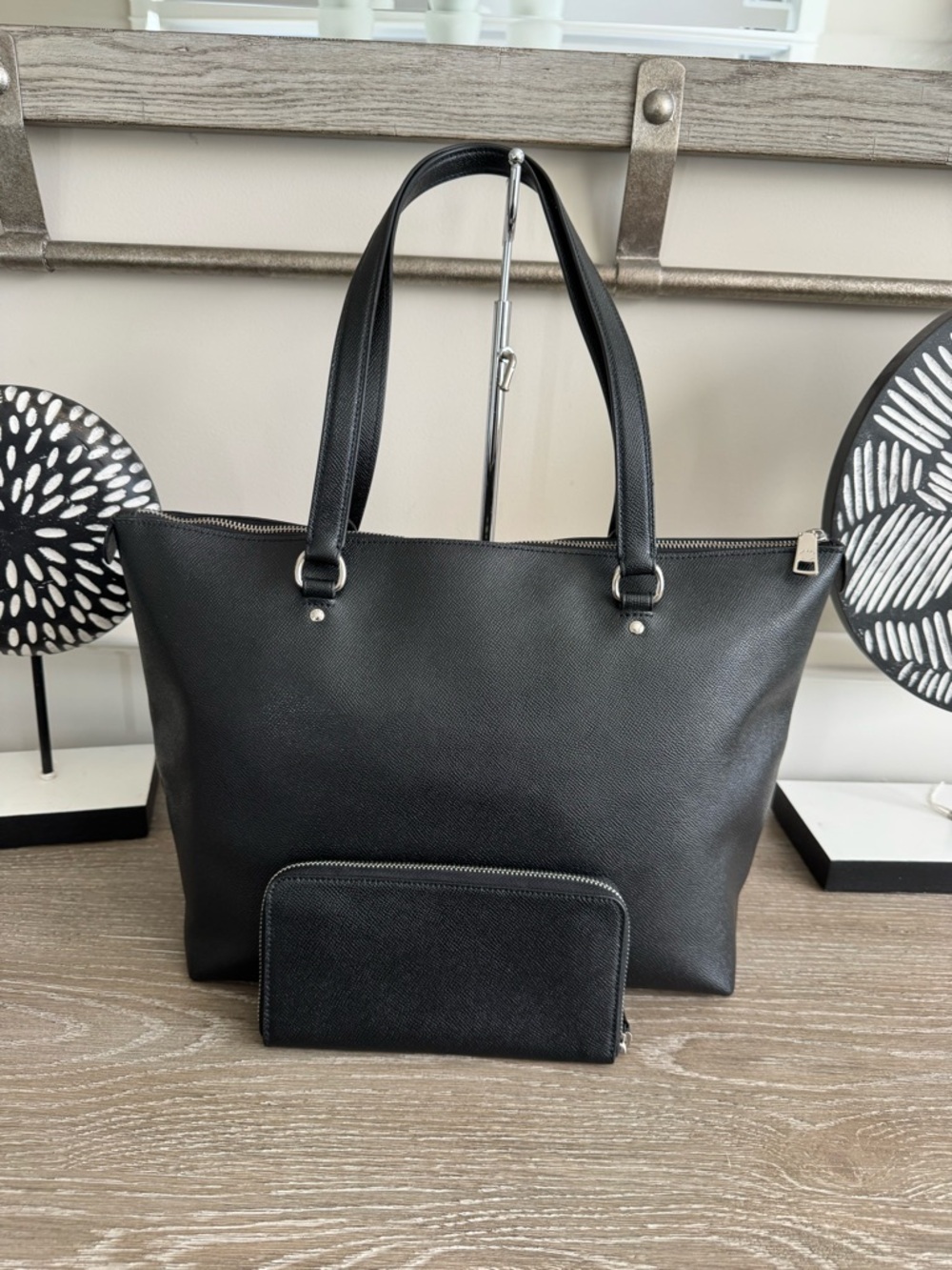 Coach Cross-Grain Gallery Black Pebbled Leather Tote with Matching Wallet - Picture 2 of 16